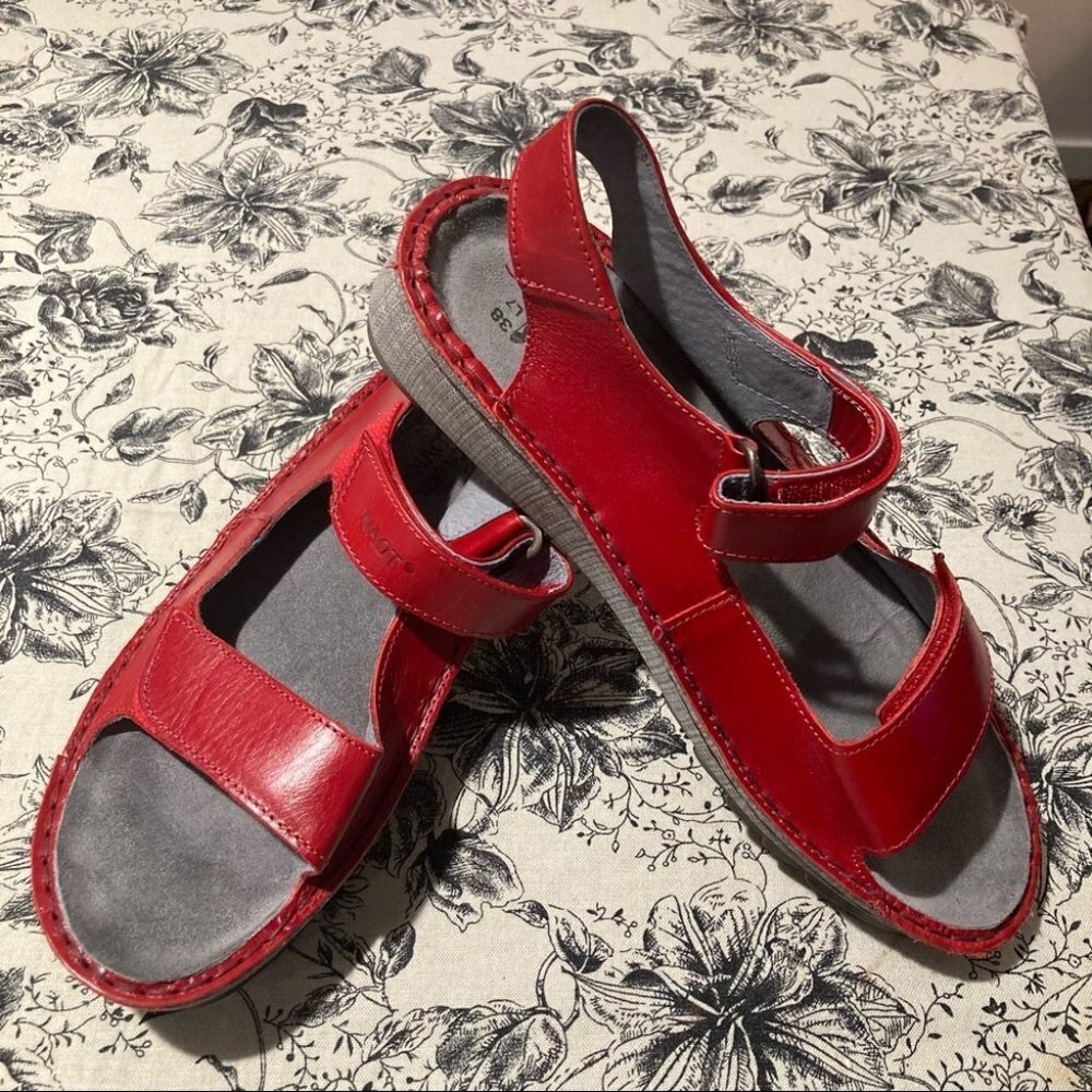 NAOT Sz  7 Karenna Leather Hook and Loop Adjustable Closure Comfort Sandals